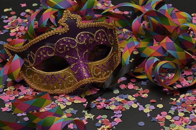 Masque et confettis du Carnaval.