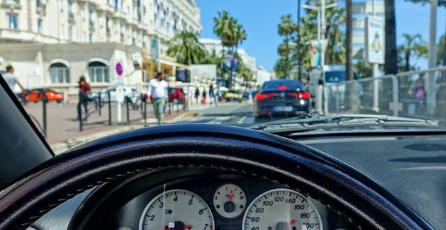 Chauffeur VTC à Cannes sur la Croisette.