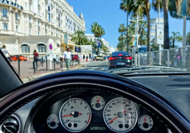 Chauffeur VTC à Cannes sur la Croisette.